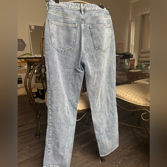 Ripped Mom Jeans - Picture 4 of 4